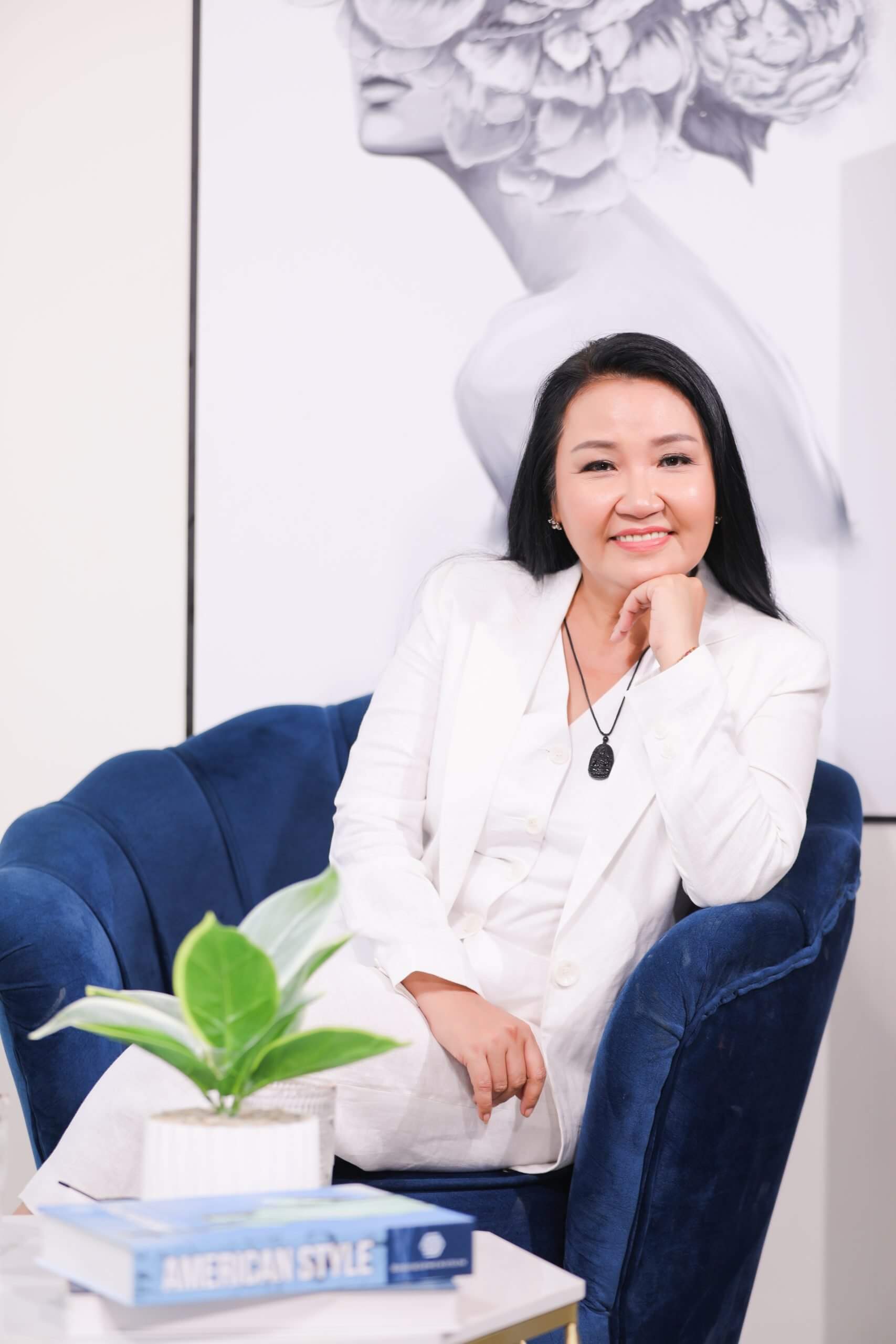Ngân Quỳnh "Về nhà đi con" tiết lộ quãng thời gian 20 năm đánh mất nụ cười 2 Ngân Quỳnh là một trong những nghệ sĩ hoạt động bền bỉ nhất nhì làng giải trí Việt Nam.